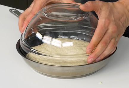 Фото шага рецепта Хлеб на сковороде 151644 шаг 6  