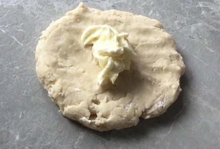 Фото шага рецепта Хлеб с чесноком и луком 174358 шаг 6  