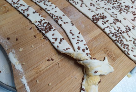 Фото шага рецепта Хлебные палочки с сыром и семенами льна 190487 шаг 6  