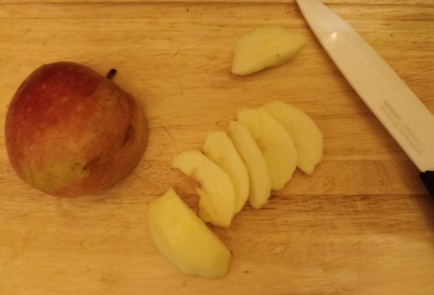 Фото шага рецепта Простой горячий бутерброд в вафельнице 190935 шаг 3