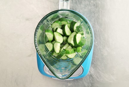 Фото шага рецепта Холодный огуречный суп с лососем 51355 шаг 1  