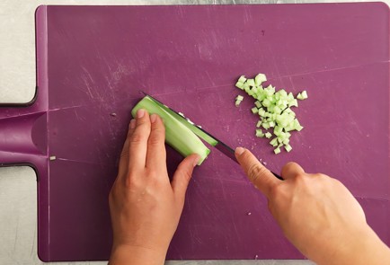 Фото шага рецепта Холодный огуречный суп с лососем 51355 шаг 4  