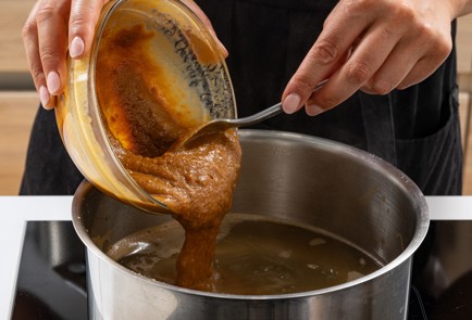 Фото шага рецепта Холодный мисосуп с лососем шиитаке и бобами эдамамэ 186656 шаг 3  