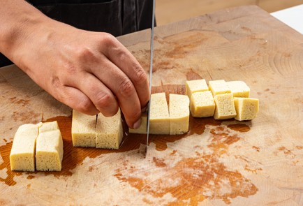 Фото шага рецепта Холодный огуречный суп с хрустящим тофу 186657 шаг 2  