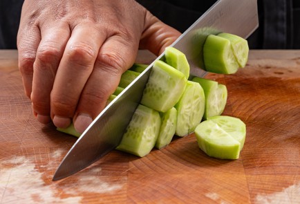 Фото шага рецепта Холодный огуречный суп с хрустящим тофу 186657 шаг 5  