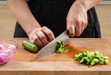 Фото шага рецепта Холодный суп с чечевицей орехами и редиской 175582 шаг 3  