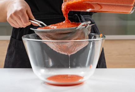 Фото шага рецепта Холодный суп с чечевицей орехами и редиской 175582 шаг 5  