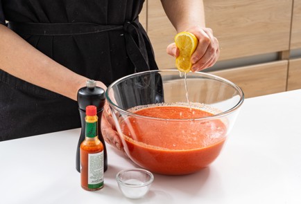 Фото шага рецепта Холодный суп с чечевицей орехами и редиской 175582 шаг 6  