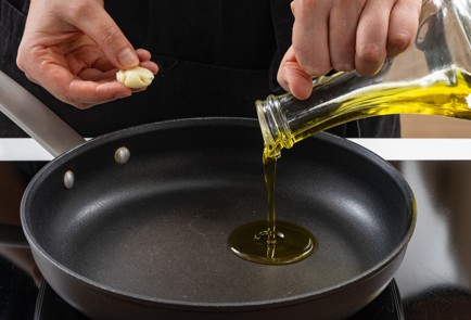 Фото шага рецепта Холодный суп с чечевицей орехами и редиской 175582 шаг 7  