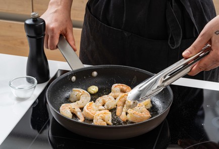 Фото шага рецепта Холодный суп с чечевицей орехами и редиской 175582 шаг 8  