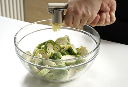 Фото шага рецепта Хрустящая брюссельская капуста 152779 шаг 6  