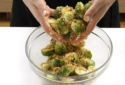 Фото шага рецепта Хрустящая брюссельская капуста 152779 шаг 9  