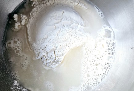 Фото шага рецепта Хрустящая фокачча с розмарином 190028 шаг 1  