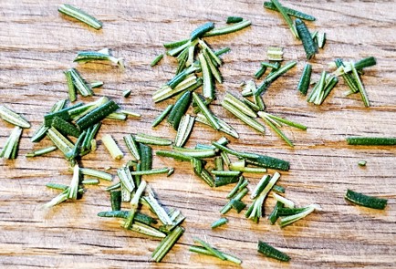 Фото шага рецепта Хрустящая фокачча с розмарином 190028 шаг 4  