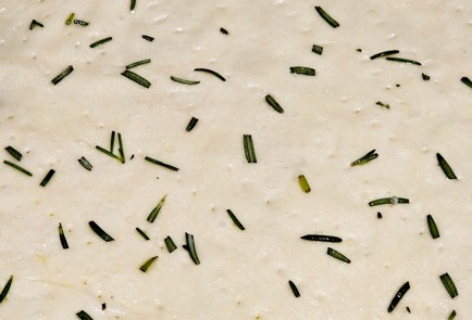 Фото шага рецепта Хрустящая фокачча с розмарином 190028 шаг 9  