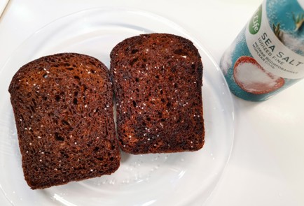 Фото шага рецепта Хрустящие бутерброды с селедкой 176207 шаг 7  