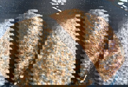 Фото шага рецепта Хрустящие чебуреки на сковороде 190867 шаг 9  