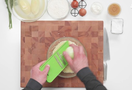 Фото шага рецепта Хрустящие драники 189538 шаг 4  