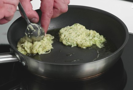 Фото шага рецепта Хрустящие драники 189538 шаг 8  