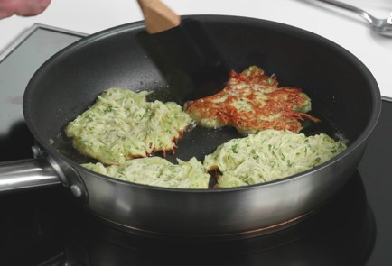 Фото шага рецепта Хрустящие драники 189538 шаг 9  