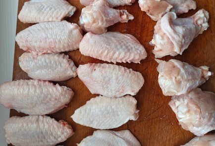 Фото шага рецепта Хрустящие куриные крылышки 175452 шаг 2  