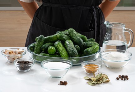 Фото шага рецепта Хрустящие маринованные огурцы 174039 шаг 1  