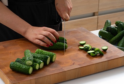 Фото шага рецепта Хрустящие маринованные огурцы 174039 шаг 2  