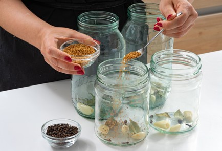 Фото шага рецепта Хрустящие маринованные огурцы 174039 шаг 6  