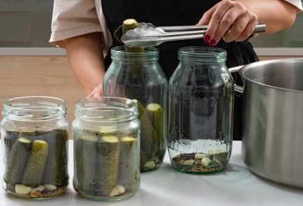 Фото шага рецепта Хрустящие маринованные огурцы 174039 шаг 7  