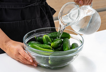 Фото шага рецепта Хрустящие огурцы с уксусом на зиму 190150 шаг 2  