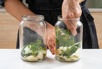 Фото шага рецепта Хрустящие огурцы с уксусом на зиму 190150 шаг 5  