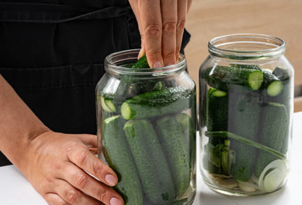 Фото шага рецепта Хрустящие огурцы с уксусом на зиму 190150 шаг 6  