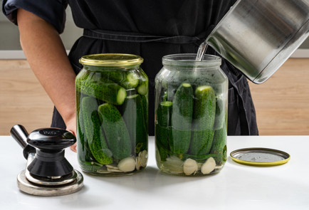 Фото шага рецепта Хрустящие огурцы с уксусом на зиму 190150 шаг 9  