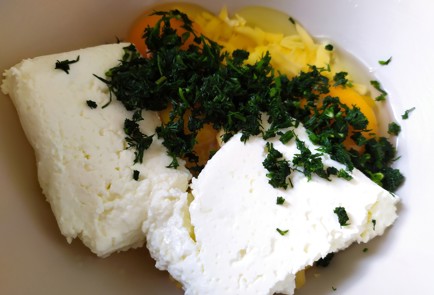 Фото шага рецепта Хрустящие рулетики из лаваша с сыром 189280 шаг 4  