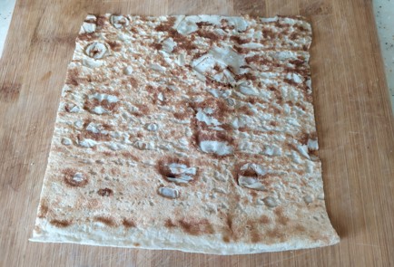 Фото шага рецепта Хрустящие рулетики из лаваша с сыром 189280 шаг 6  