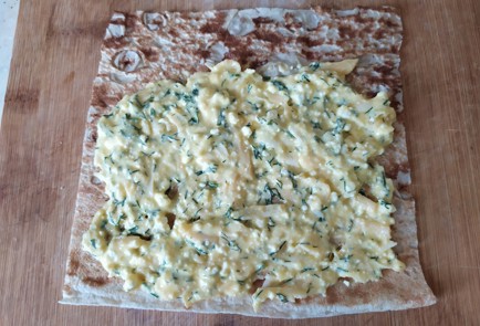 Фото шага рецепта Хрустящие рулетики из лаваша с сыром 189280 шаг 7  