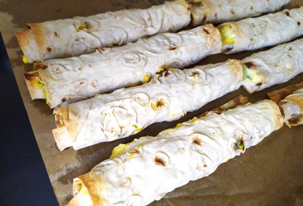 Фото шага рецепта Хрустящие рулетики из лаваша с сыром 189280 шаг 9  