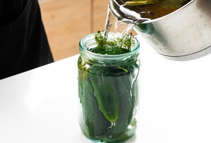 Фото шага рецепта Хрустящие соленые огурцы 151333 шаг 4  