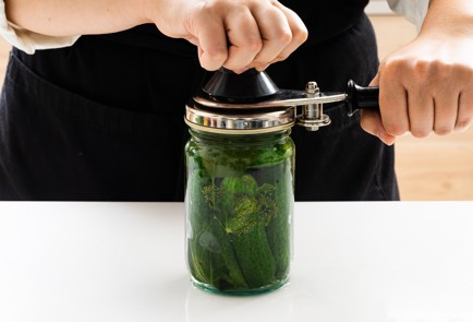 Фото шага рецепта Хрустящие соленые огурцы 151333 шаг 5  