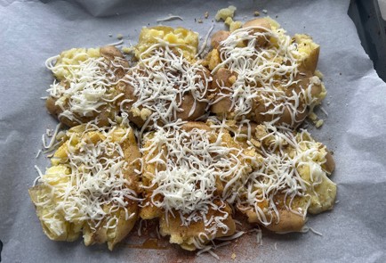 Фото шага рецепта Хрустящий картофель с сыром в духовке 189375 шаг 9