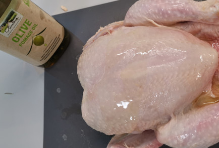 Фото шага рецепта Хрустящая курочка на соли с чесночносметанным соусом 152001 шаг 2  