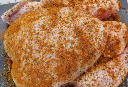 Фото шага рецепта Хрустящая курочка на соли с чесночносметанным соусом 152001 шаг 3  