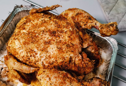 Фото шага рецепта Хрустящая курочка на соли с чесночносметанным соусом 152001 шаг 5  