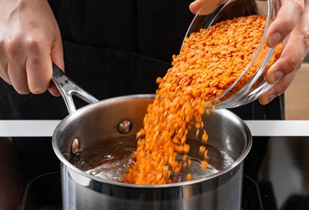 Фото шага рецепта Хумус из чечевицы с запеченным перцем кабачковой икрой и тахини 175584 шаг 3  