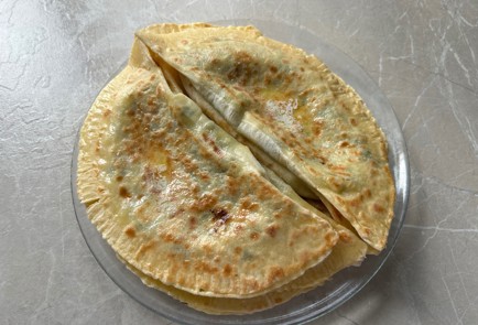 Фото шага рецепта Хычины с сыром и зеленью 190040 шаг 10  