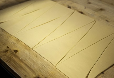 Фото шага рецепта Идеальные круассаны 138570 шаг 13  