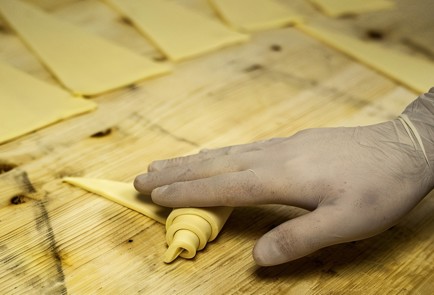 Фото шага рецепта Идеальные круассаны 138570 шаг 14  