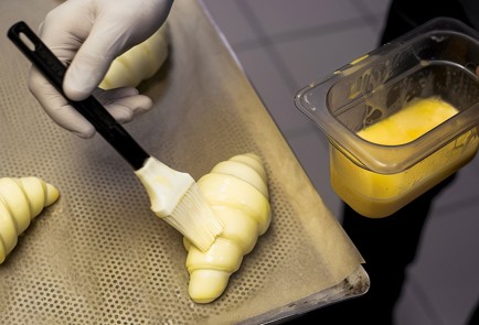 Фото шага рецепта Идеальные круассаны 138570 шаг 16  