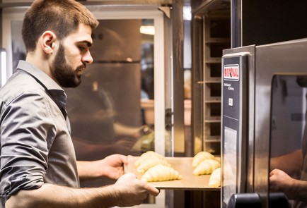 Фото шага рецепта Идеальные круассаны 138570 шаг 17  