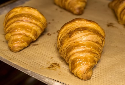 Фото шага рецепта Идеальные круассаны 138570 шаг 18  